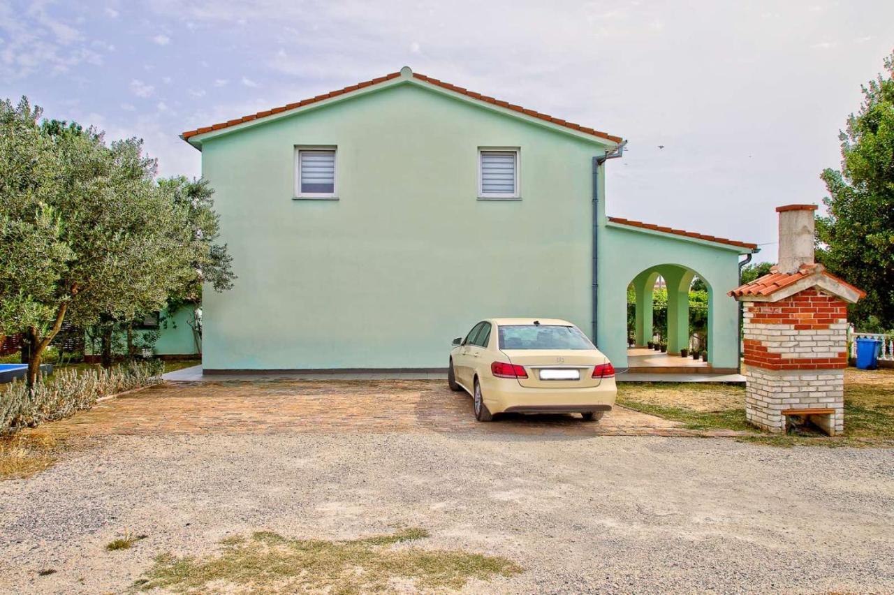 Apartmans Dina And Hana Radeki Polje 50 Loborika Exterior foto