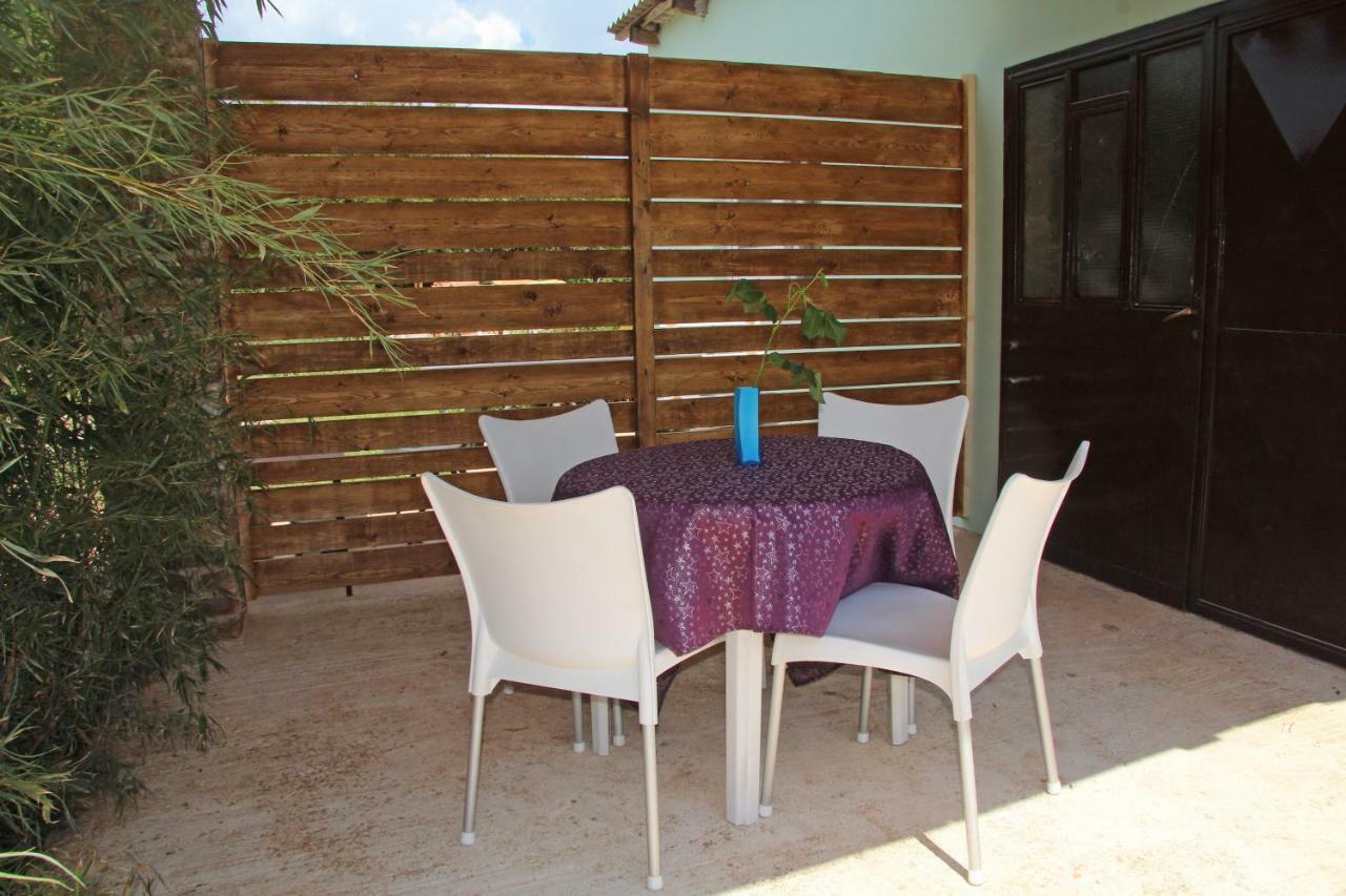 Apartmans Dina And Hana Radeki Polje 50 Loborika Exterior foto