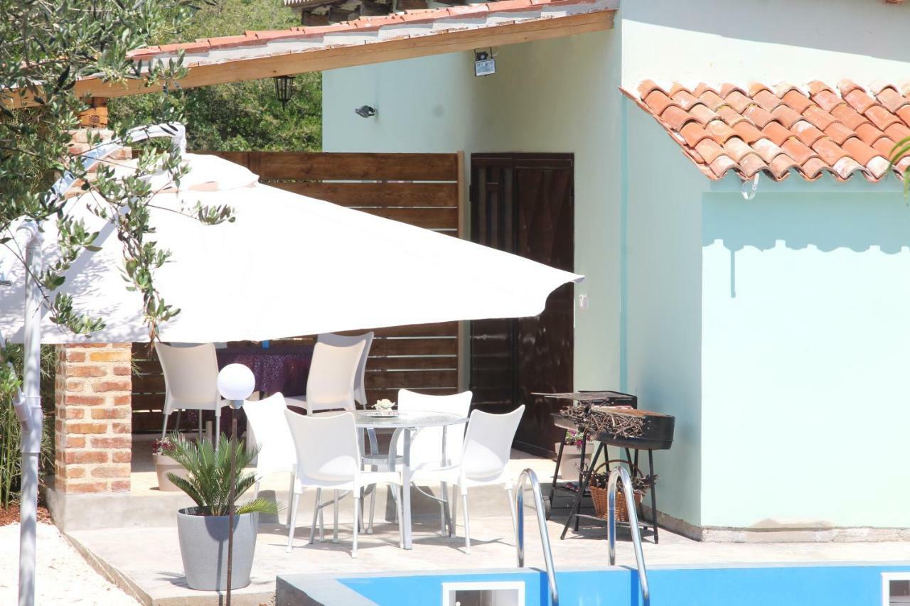 Apartmans Dina And Hana Radeki Polje 50 Loborika Exterior foto
