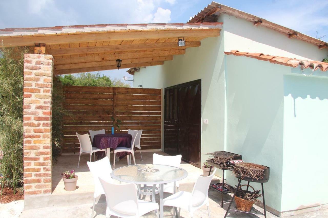 Apartmans Dina And Hana Radeki Polje 50 Loborika Exterior foto